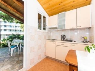 Apartments & Rooms Jokovic-Comfort Studio Apartment with Terrace and Partial Sea View SOBA 1 - 4