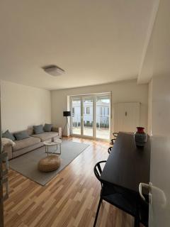 Quiet Family Apartment - 10 min to Center & Oktoberfest - Free Parking - Balcony - near Nymphenburg Palace & Botanical garden - 0