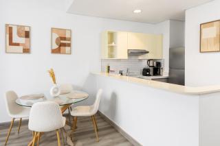Waves - Elegant 1BR Near Metro & Dubai Creek Harbour - 7