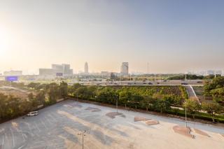 Waves - Elegant 1BR Near Metro & Dubai Creek Harbour - 3
