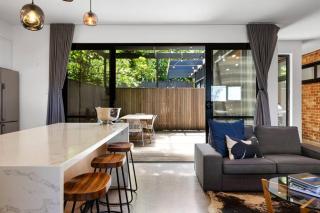 Lucent Art House - 4BR Unique Stay - Stirling - 3