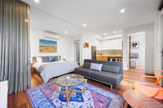 Lucent Art House - 4BR Unique Stay - Stirling - 2