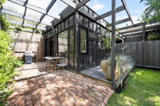 Lucent Art House - 4BR Unique Stay - Stirling - 1