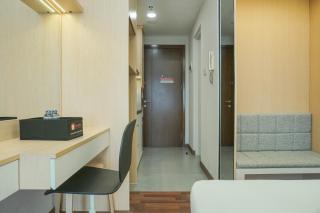Quiet Studio Room Signature Park Grande Apartment By Travelio - Jakarta - 1