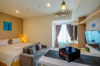 Cozy and Great Choice Studio at Grand Kamala Lagoon Apartment By Travelio - Bekasi - 1