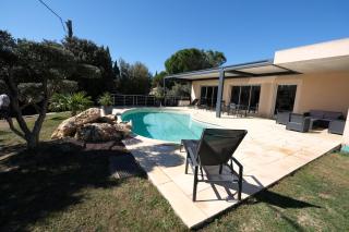 very pretty contemporary villa with pool located in Aureille in the alpilles, close to the center on foot. sleeps 4. - Aureille - 4