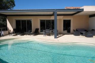 very pretty contemporary villa with pool located in Aureille in the alpilles, close to the center on foot. sleeps 4. - 1