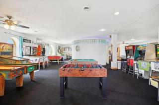 The Starlight Tower Manor, River, Arcades, Observatory, Theater - 3