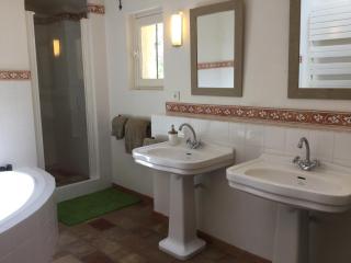 19th century Provencal Mas with pool in Provence in the Luberon, sleeps 6 - 6