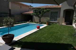 charmante location vacances avec piscine dans les alpilles, à aureille, proche du centre du village à pied- magnifique vue - 6 couchages. - 2