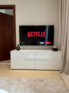 Cosy Fully Renovated Apartment Marina Gate - Dubai - 3