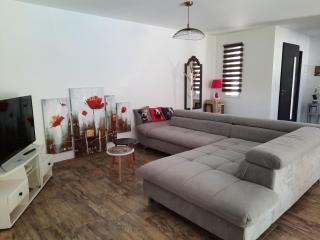 A pretty family house located in a tranquil area with a pretty view of the Luberon range. - Les Taillades - 8