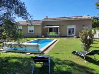 A pretty family house located in a tranquil area with a pretty view of the Luberon range. - Les Taillades - 4