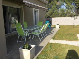 A pretty family house located in a tranquil area with a pretty view of the Luberon range. - Les Taillades - 3