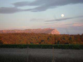 typical provencal mas with pool, a little corner of paradise with view of sainte victoire, close to aix en provence, sleeps 10. - 5