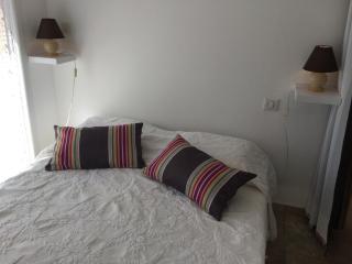 pretty gite with pool in cavaillon, beautiful view on the luberon mountains, 4 people. - Cavaillon - 8