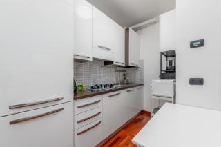 Free Private Parking - 5min to Metro - Balcony - Quiet - Milan - 8