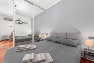 Free Private Parking - 5min to Metro - Balcony - Quiet - Milan - 0