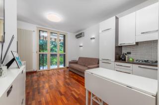 Free Private Parking - 5min to Metro - Balcony - Quiet - Milan - 1