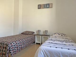 pleasant gîte, with collective heated swimming pool, in the heart of the alpilles in mouriès, 4/6 people. - Mouriès - 6