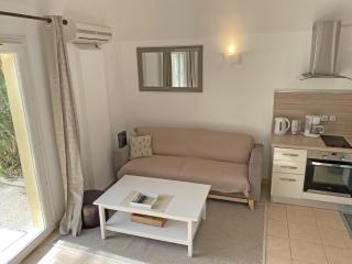 pleasant gîte, with collective heated swimming pool, in the heart of the alpilles in mouriès, 4/6 people. - 1