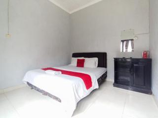 RedDoorz at Penginapan Hello Pacitan - 0