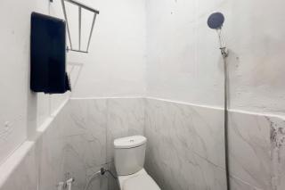 Penginapan Dheas near Bandara City Mall Mitra RedDoorz - 8