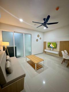 The Shore Suite seaview balcony Free Wifi & Netflix - 9