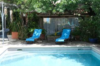 jolie location, maison avec piscine et joli jardin fleuri, à oppède dans le luberon en provence – 6 personnes - 4