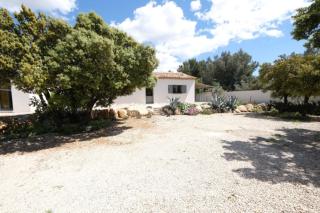 charming vacation rental with heated pool at the foot of the alpilles, in aureille, close to the center of the village on foot, sleeps 6/8 people in provence. - Aureille - 9