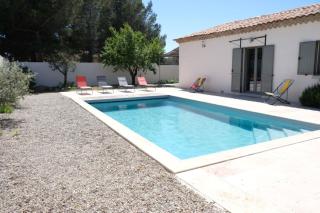 charming vacation rental with heated pool at the foot of the alpilles, in aureille, close to the center of the village on foot, sleeps 6/8 people in provence. - Aureille - 3