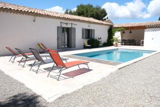 charming vacation rental with heated pool at the foot of the alpilles, in aureille, close to the center of the village on foot, sleeps 6/8 people in provence. - Aureille - 2