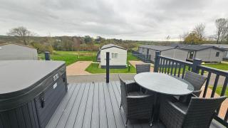 Hot Tub Lodge Cornwall - 1
