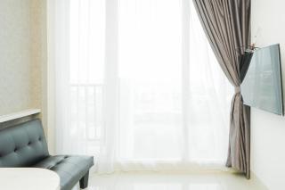 Comfy and Minimalist Studio Apartment at Tree Park City BSD By Travelio - 2