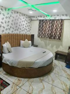 Hotel Raj Palace - Ahmedabad - 4