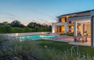 Villa Dora in Central Istria kids friendly with private pool and playground for 10 persons - Svetvinčenat - 1
