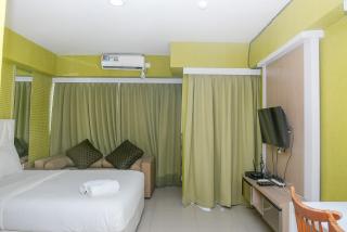 Fully Furnished with Comfortable Design Studio Apartment H Residence By Travelio - 9