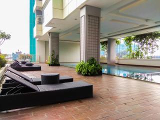 Fully Furnished with Comfortable Design Studio Apartment H Residence By Travelio - 5