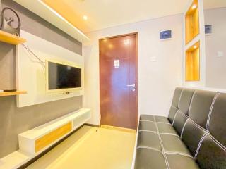Cozy and Homey 1BR at Gateway Pasteur Apartment By Travelio - 1