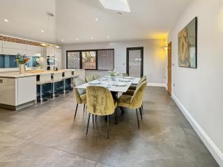 Potter House - Sleeps 8 - Keyworth - Nottingham - 3