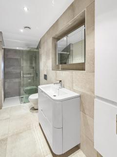 Potter House - Sleeps 8 - Keyworth - Nottingham - 4
