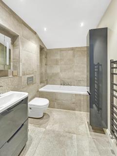 Potter House - Sleeps 8 - Keyworth - Nottingham - 1