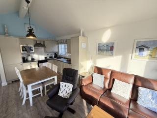 Puffin Lodge - Part of the The Bay Filey Holiday Village with pool, gym and direct beach access, pub, restaurant, tennis and meadows walks - 6