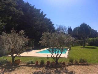 Provencal farmhouse, pool, pool house, countryside Plan d’Orgon, Provence - 8 people - 3