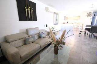 very beautiful villa with private pool in the luberon enjoying a magnificent view of the durance valley, located in puget – 10 people. - Puget - 7