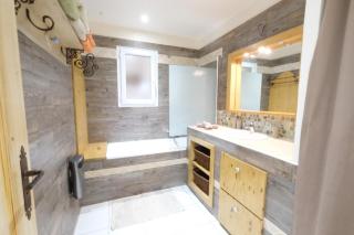 Air-conditioned house with heated pool, Luberon, in Maubec – 6 people - Maubec - 6
