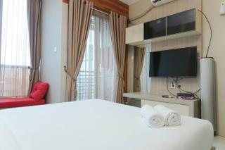 Fully Furnished with Cozy Studio GP Plaza Apartment By Travelio - Giacarta - 8