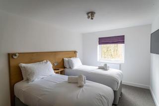 Beresford, woodland lodge, sauna, hot tubs & games for 18 - 2