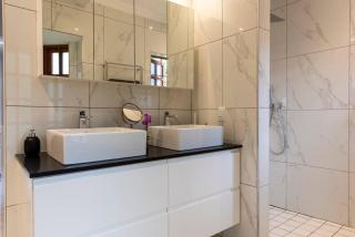 3 bedroom villa with pool - 8