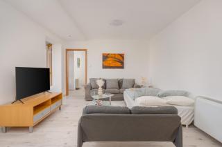 Courtyard by the Basilica - 7